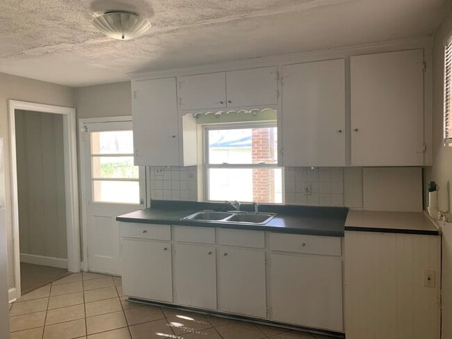 Building Photo - 4629 Ferncliff Dr