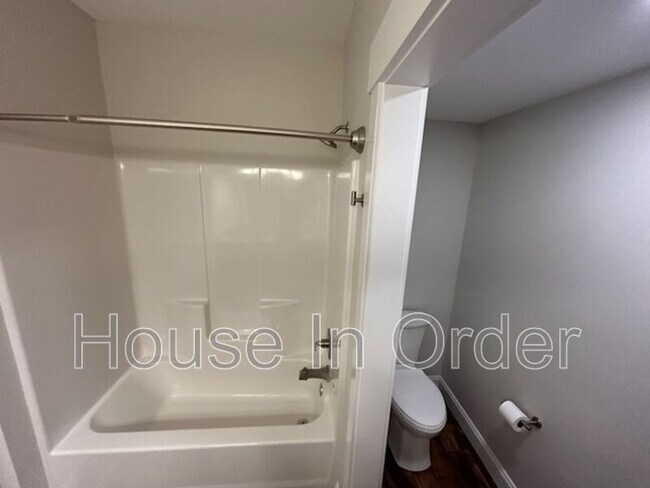 Building Photo - 203 Fletcher View Dr