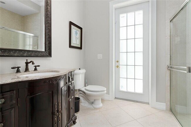 Building Photo - 216 Eastpark Dr