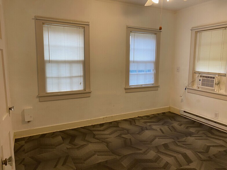 Building Photo - 517 N G St