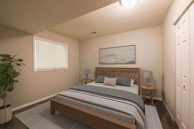 Building Photo - 5590-5592 Timber Lane Shorewood MN