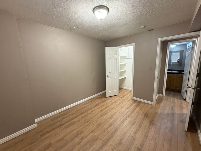 Building Photo - 5396 S Willow Ln