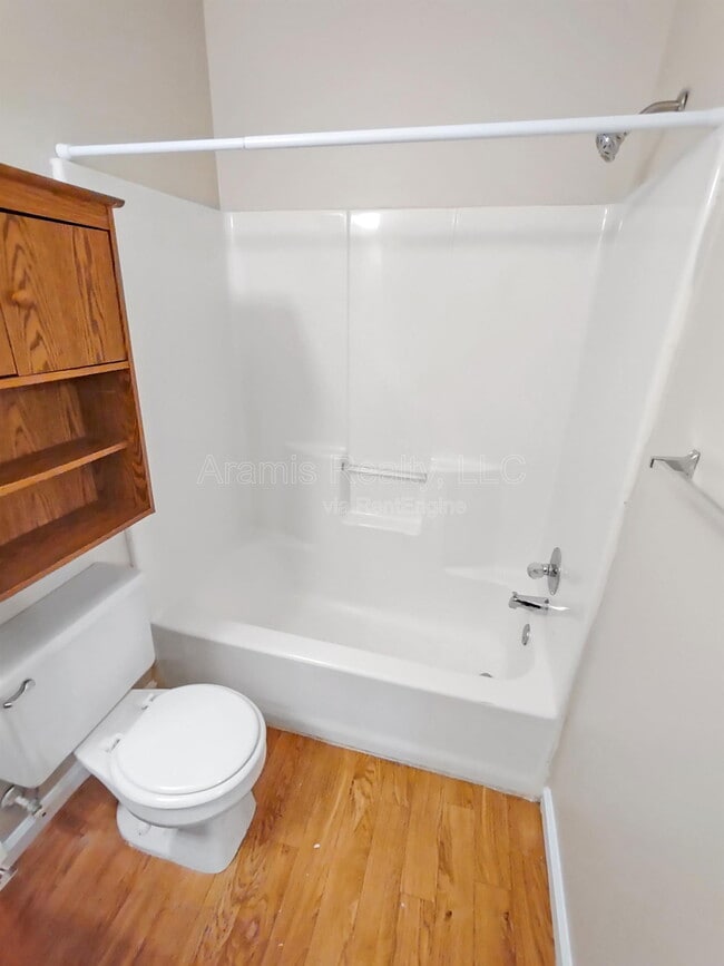 Building Photo - 117 Oriole Dr