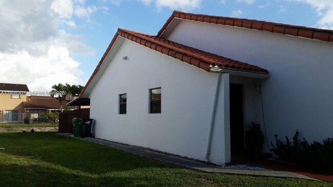 Building Photo - 13516 SW 59th Ln