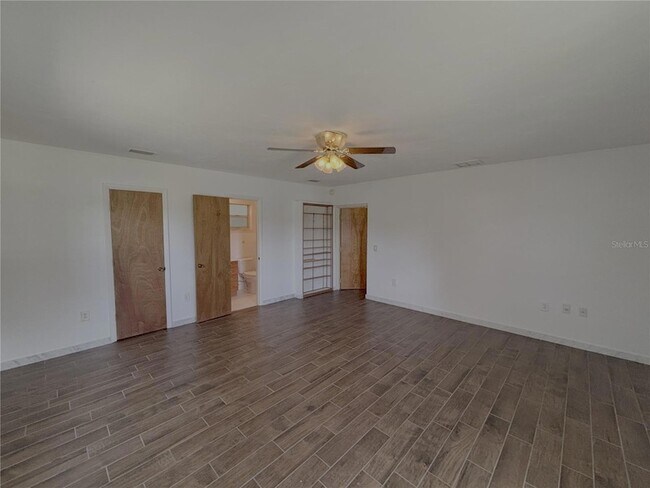 Building Photo - 6350 NE 86th Ave