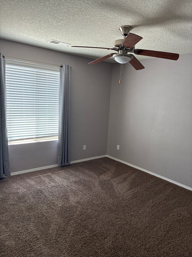 Building Photo - 2217 Violeta Cir SE