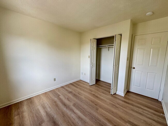 Building Photo - 3 bed/2.5 bath Townhouse near Med Center a...
