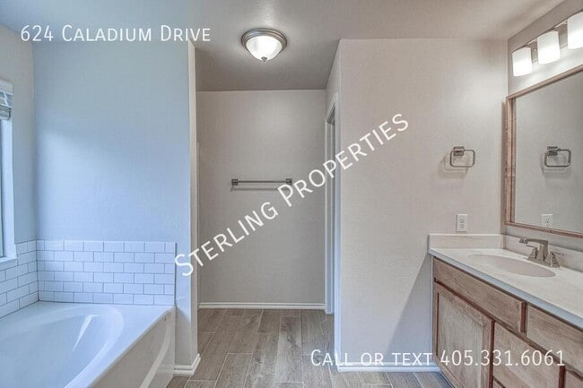 Building Photo - 624 Caladium Dr