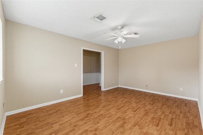 Building Photo - 5814 Viking Dr