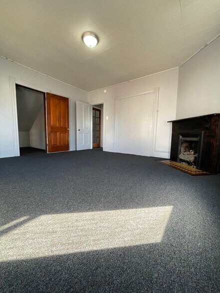 Building Photo - 404 Scammel St