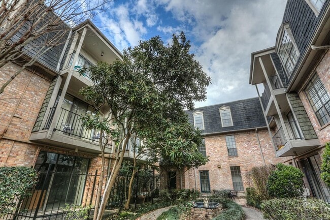 Building Photo - 2425 Underwood St