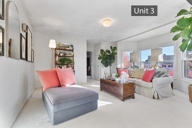 Building Photo - 846 Main St