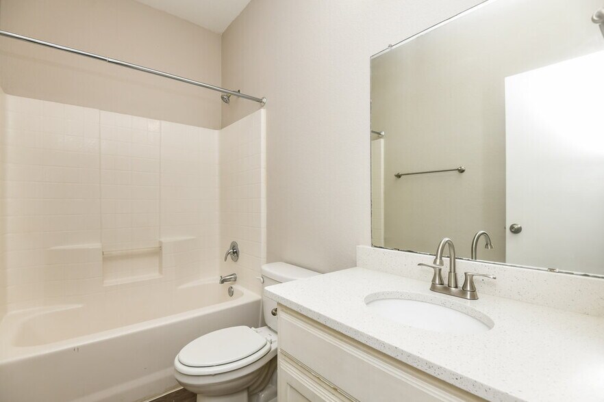 Building Photo - 9909 Amaryllis Ln