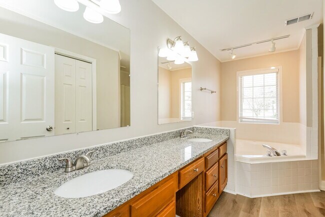 Building Photo - 116 Sunset Cir