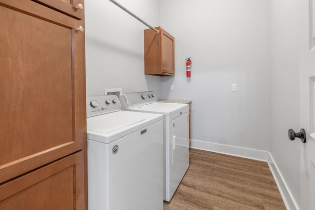 Building Photo - 707 Division St