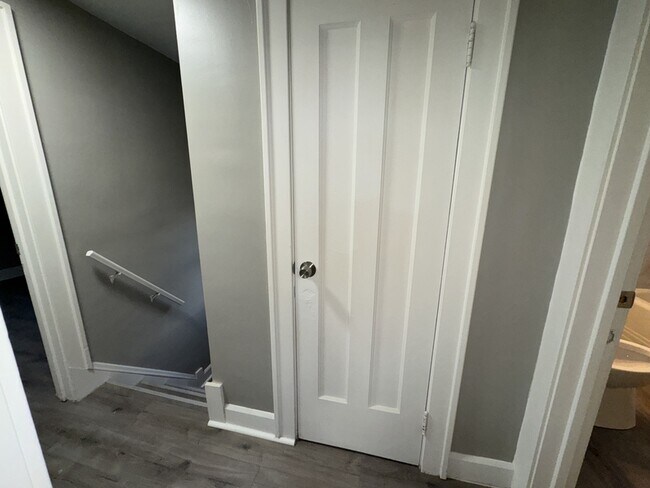 Building Photo - 11104 Lincoln Ave