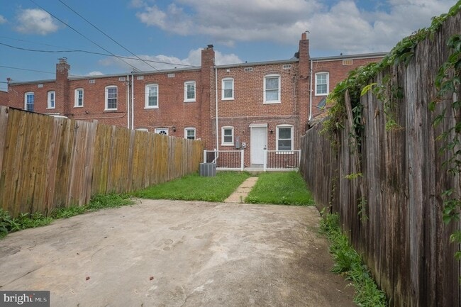 Building Photo - 621 Wood St