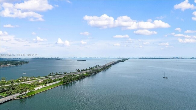 Building Photo - 555 NE 34th St