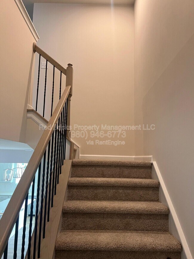 Building Photo - 5108 Carrick St