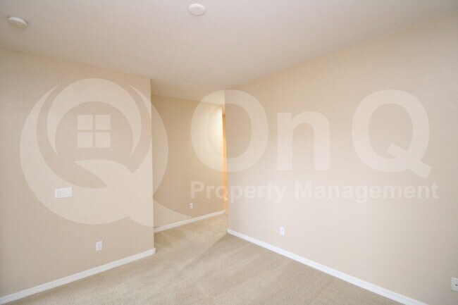 Building Photo - 3951 E Ravenswood Dr