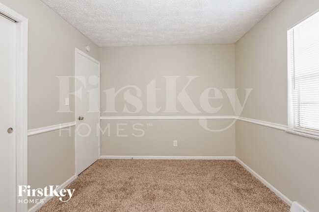 Building Photo - 241 Summit Ridge Dr