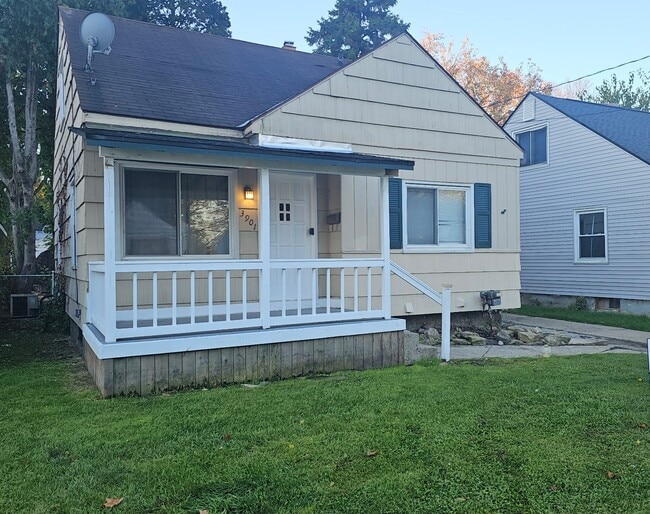 Primary Photo - 3901 Herrick St