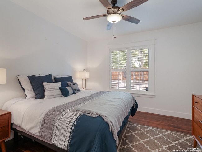Building Photo - Adorable home 2/2 In Mancke Park