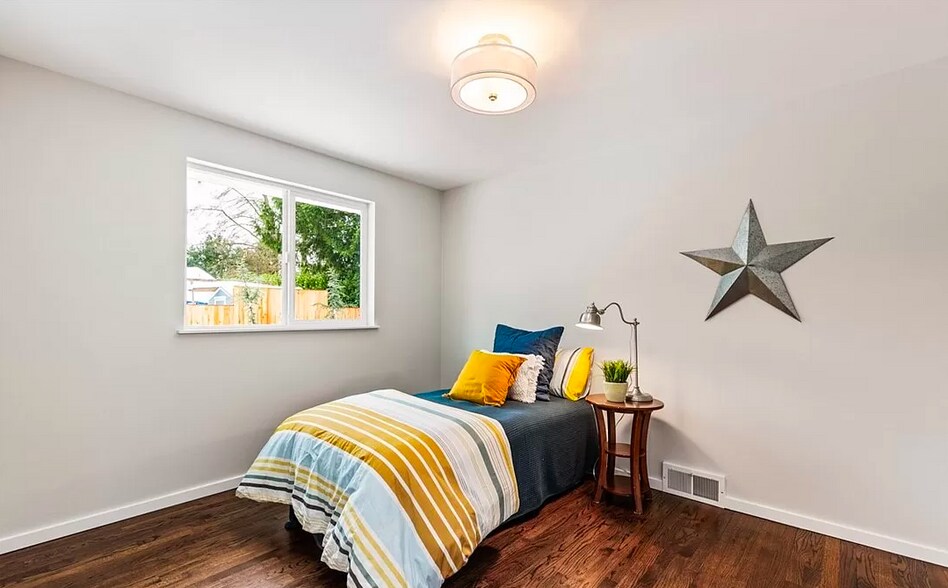 Building Photo - 1333 N 192nd St