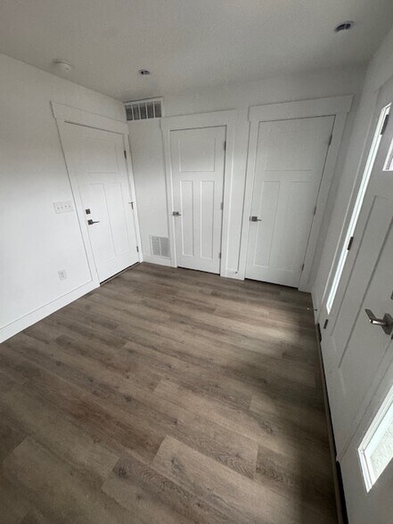 Building Photo - 188 1700 W