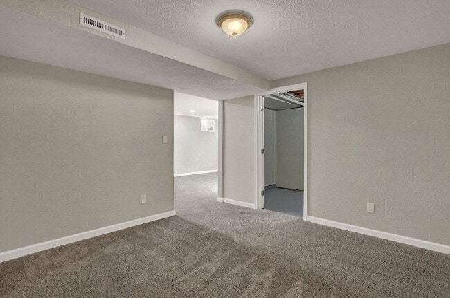 Building Photo - 817 Westmoor Dr