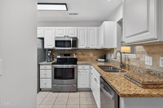 Building Photo - 2400 Huntscroft Ln