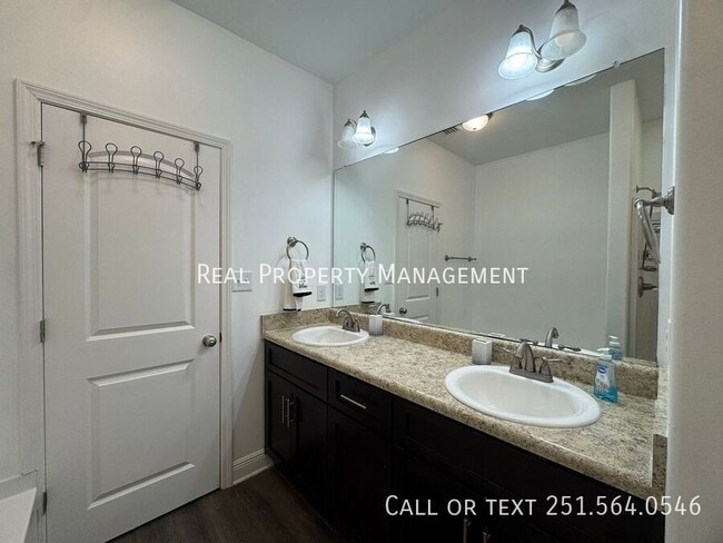 Building Photo - 12876 Pearsons Pl Dr