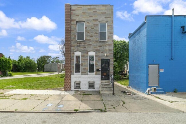 Primary Photo - 2018 N Monroe St