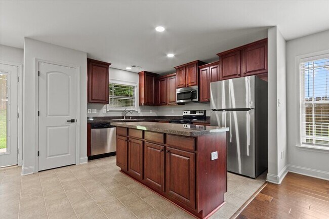 Building Photo - 210 Fields Pond Dr