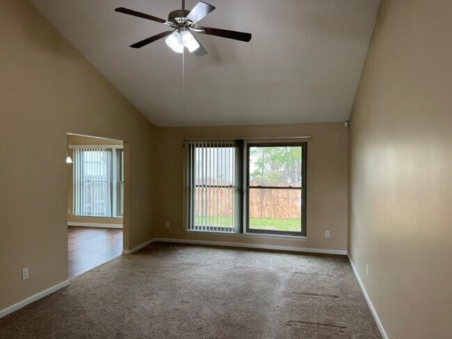 Building Photo - Home For Rent