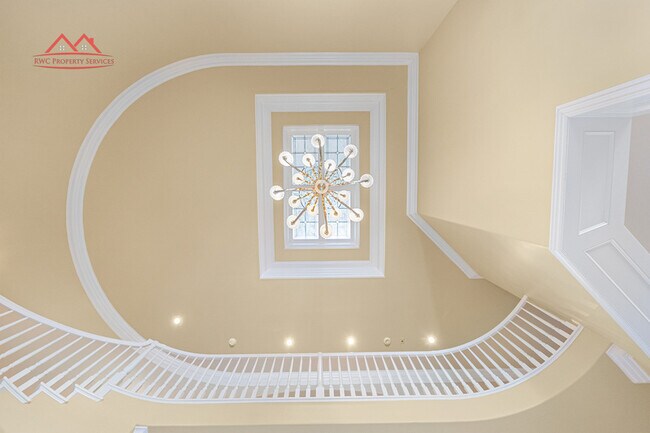Building Photo - 5662 Country Club Pkwy
