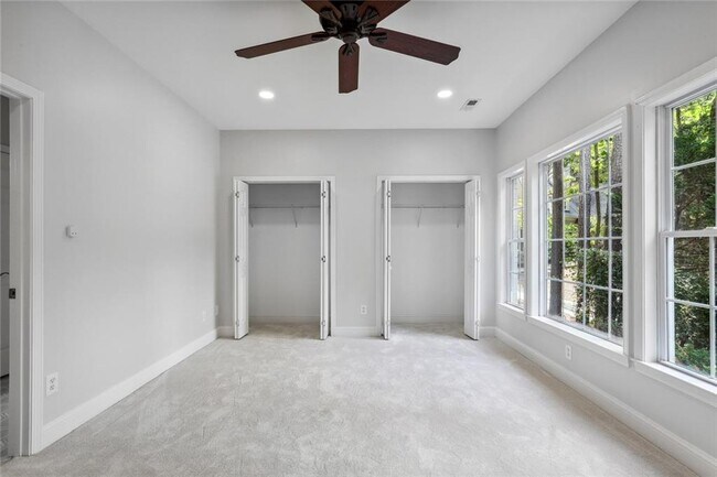 Building Photo - 210 Aerie Ct