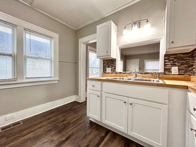 Building Photo - Three Bedroom Home in Muskegon