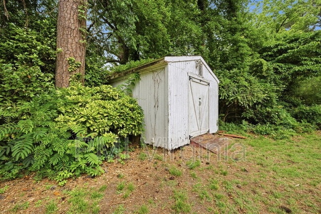 Building Photo - 400 Kemp Ln
