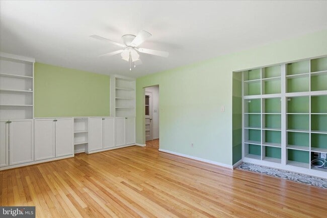 Building Photo - 45320 Barefoot Dr
