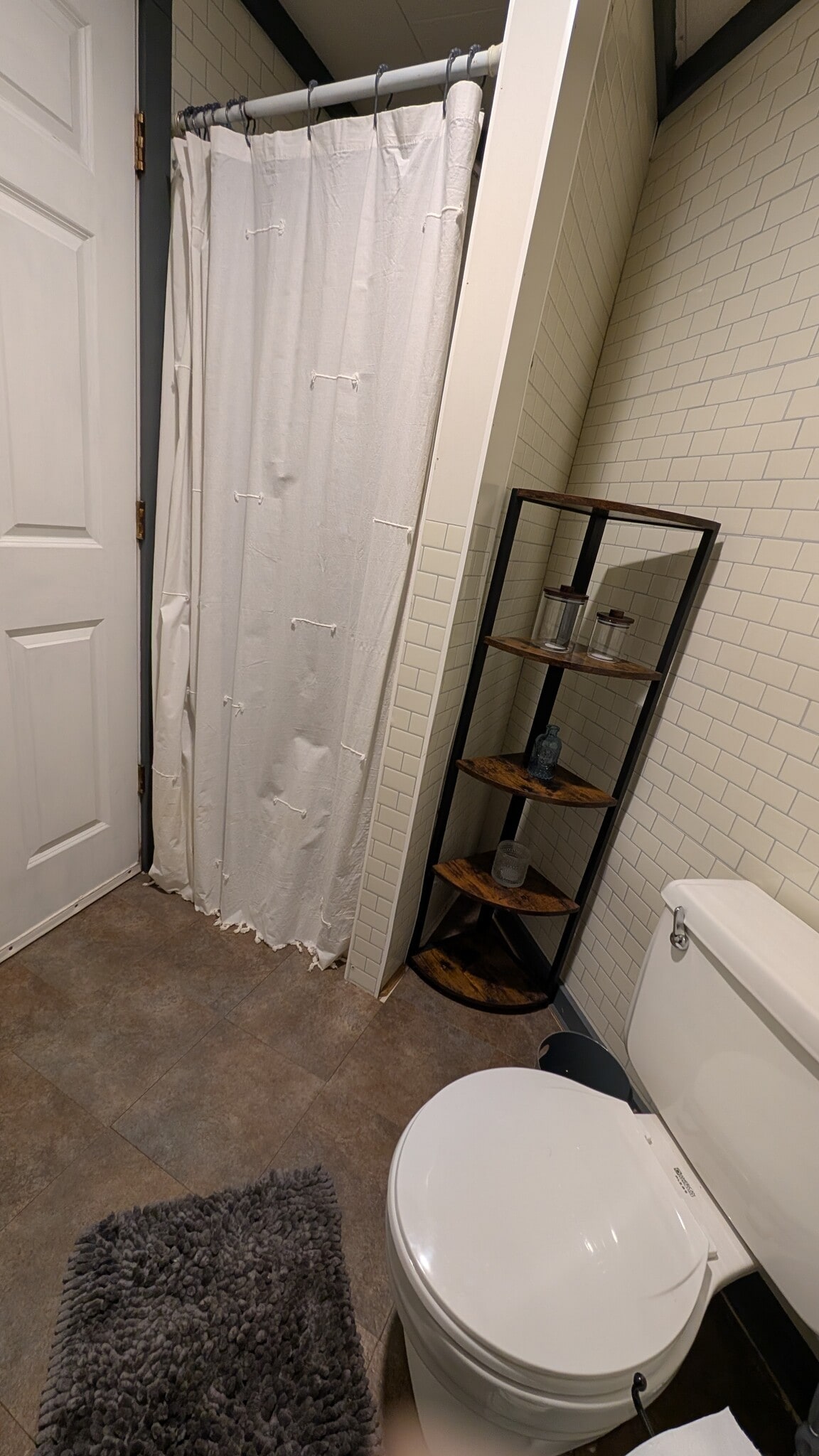 Standing shower - 113 N Main St