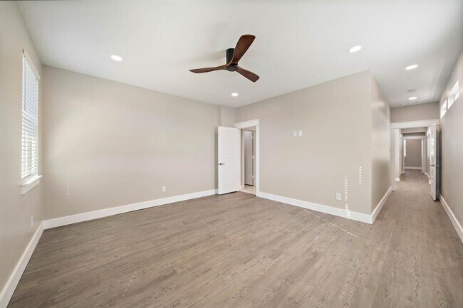 Building Photo - 4909 Fisk St