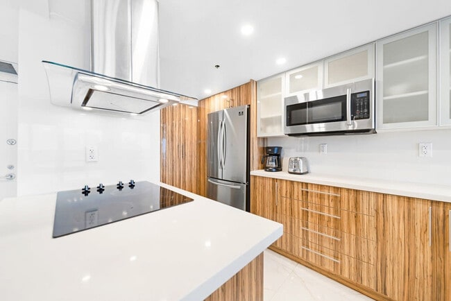 Building Photo - 1717 N Bayshore Dr