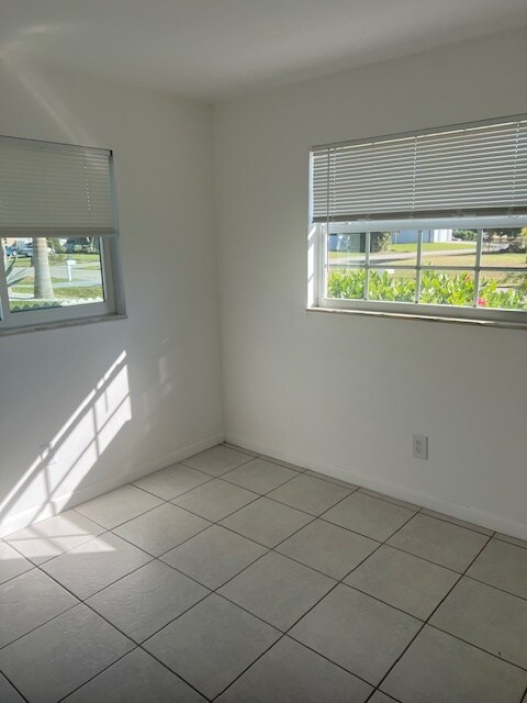 Building Photo - 1207 SE 40th Ter