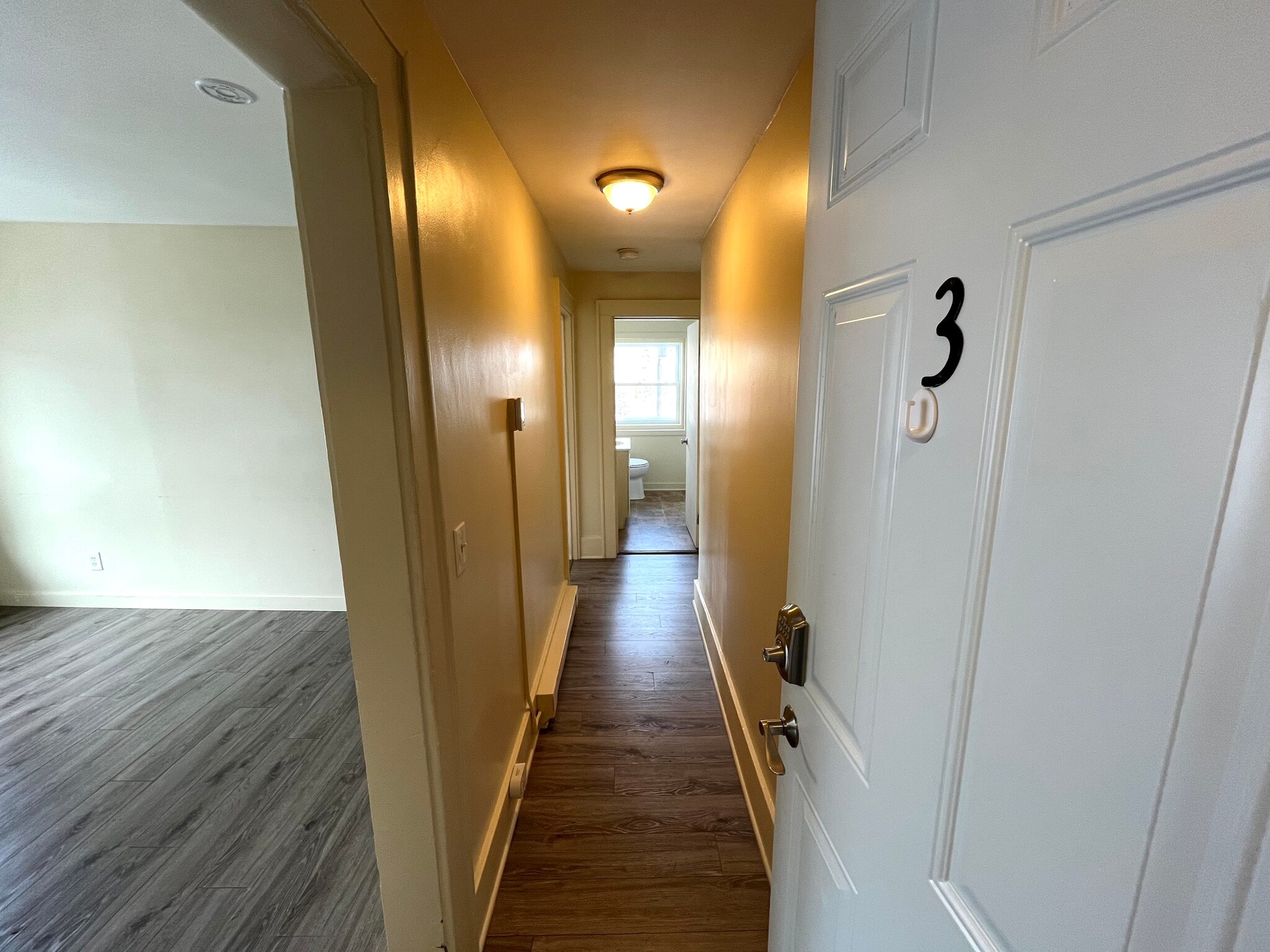 Entry into Apt - 1159 E Main St