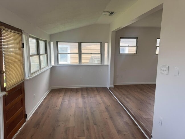Building Photo - 4956 Island Dr