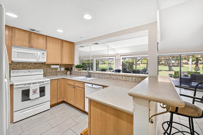 Building Photo - 41385 Woodhaven Dr W