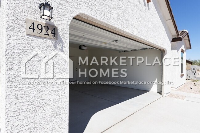 Building Photo - 4924 N 192nd Ln