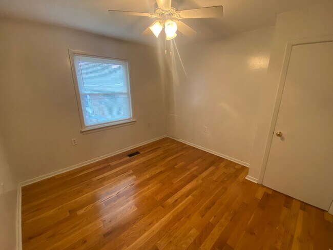 Building Photo - A brick townhouse steps from Lakewood shopping and dining — with everything already in it.