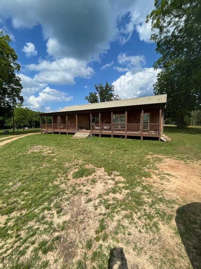 Building Photo - LIVE ON AN ACTIVE HORSE FARM IN HARRIS COU...